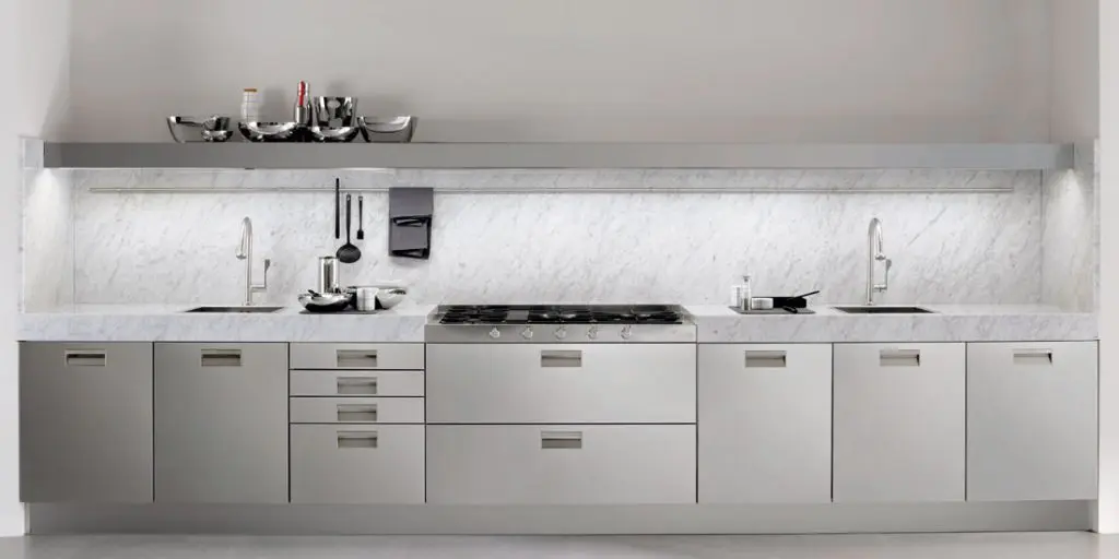 Italian Furniture in London and 12 Best Italian Furniture Stores in London featuring the Arclinea modern Italian kitchen