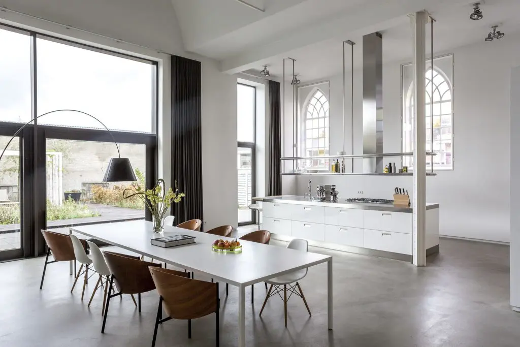 Italian Furniture in London and 12 Best Italian Furniture Stores in London with the Arclinea Italian kitchen brand's contemporary dining room