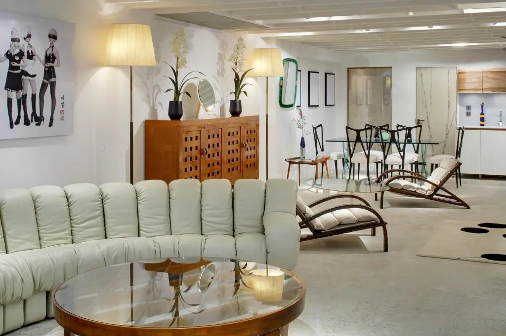 Italian Furniture in London and 12 Best Italian furniture stores in London with interior image of De Parma London Italian furniture store