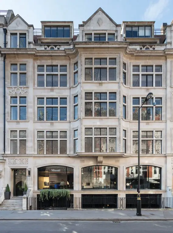 Italian Furniture in London and 12 Best Italian furniture stores in London and exterior image of Minotti Italian furniture Store showroom in London
