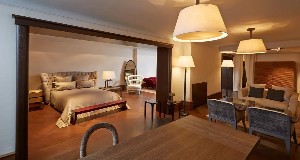 Italian Furniture in London and 12 Best Italian Furniture Stores in London featuring bedroom interior by Promemoria Furniture