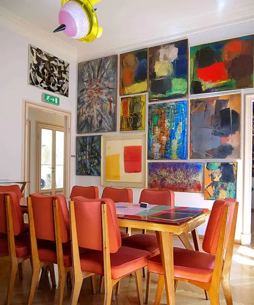 Inside a building designed by Piero Portaluppi, master of Milanese Architecture, there is Casa Museo Boschi di Stefano, art collectors