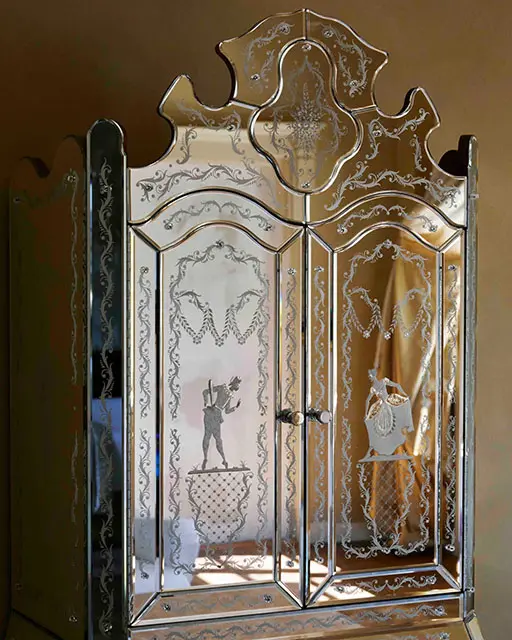 Passalacqua hotel mirror wardrobe