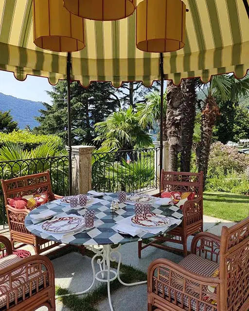 Exterior Dining table at passalacqua hotel